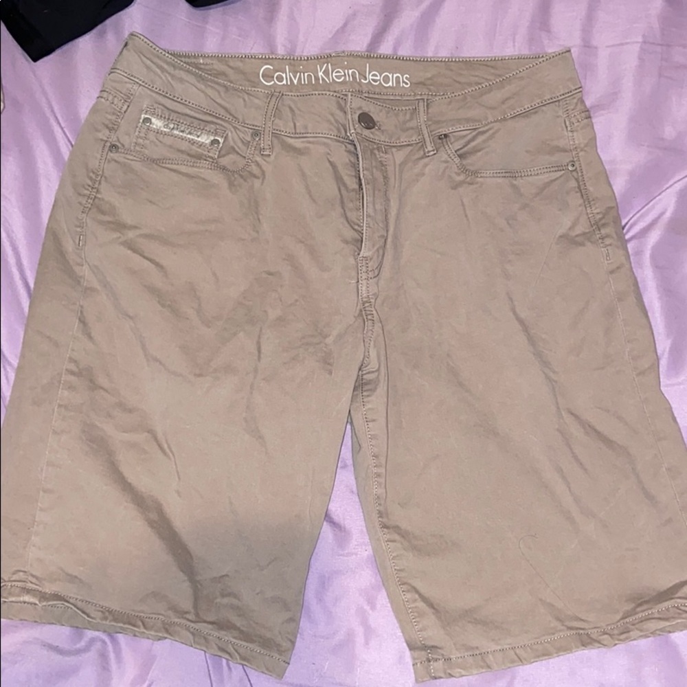 Stunning khaki Calvin Klein Jean shorts